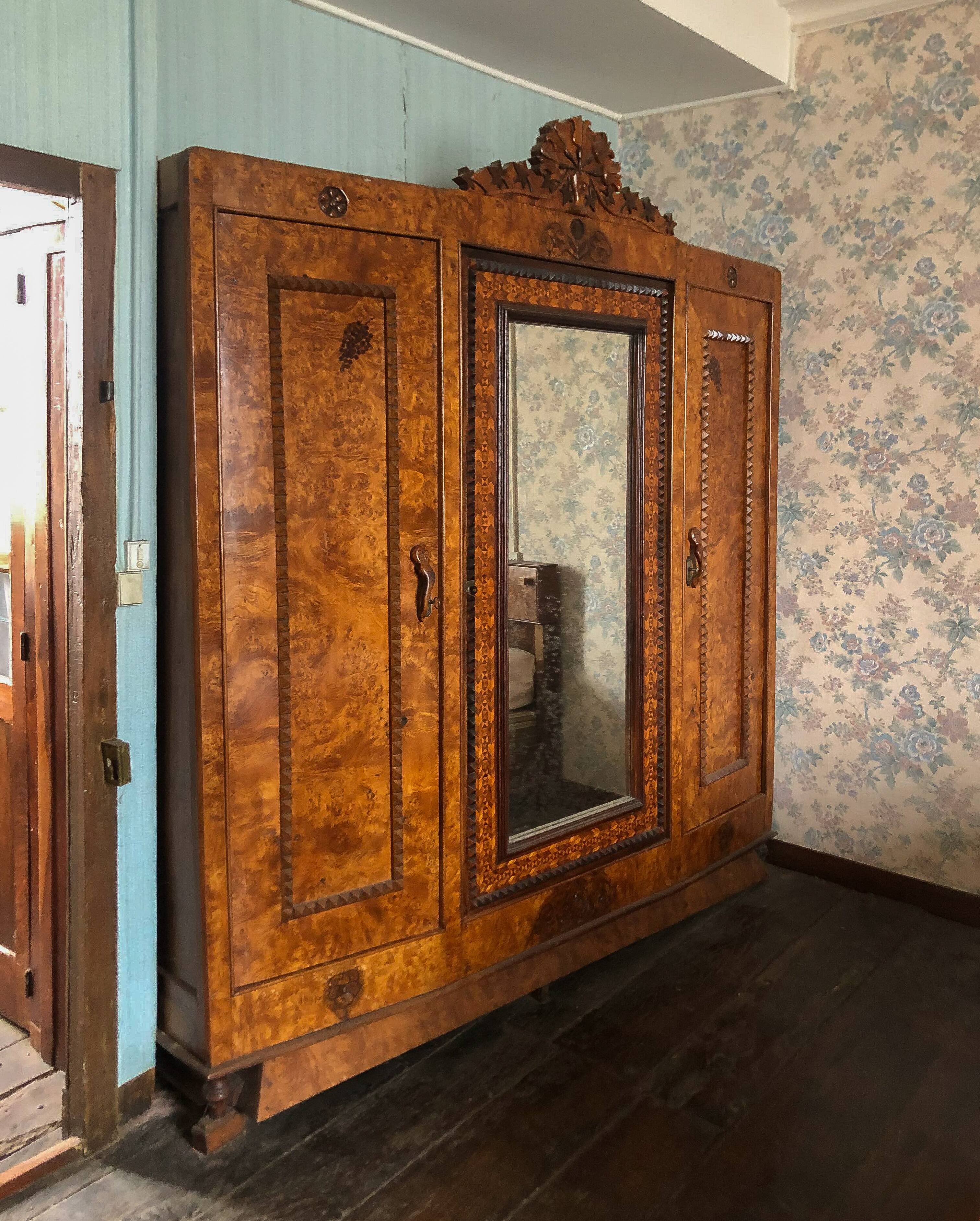 Unique model craftsman's cabinet, cabinetmaker's cabinet, 3-door cabinet, French marquetry furniture