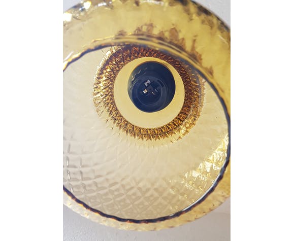 Amber glass suspension