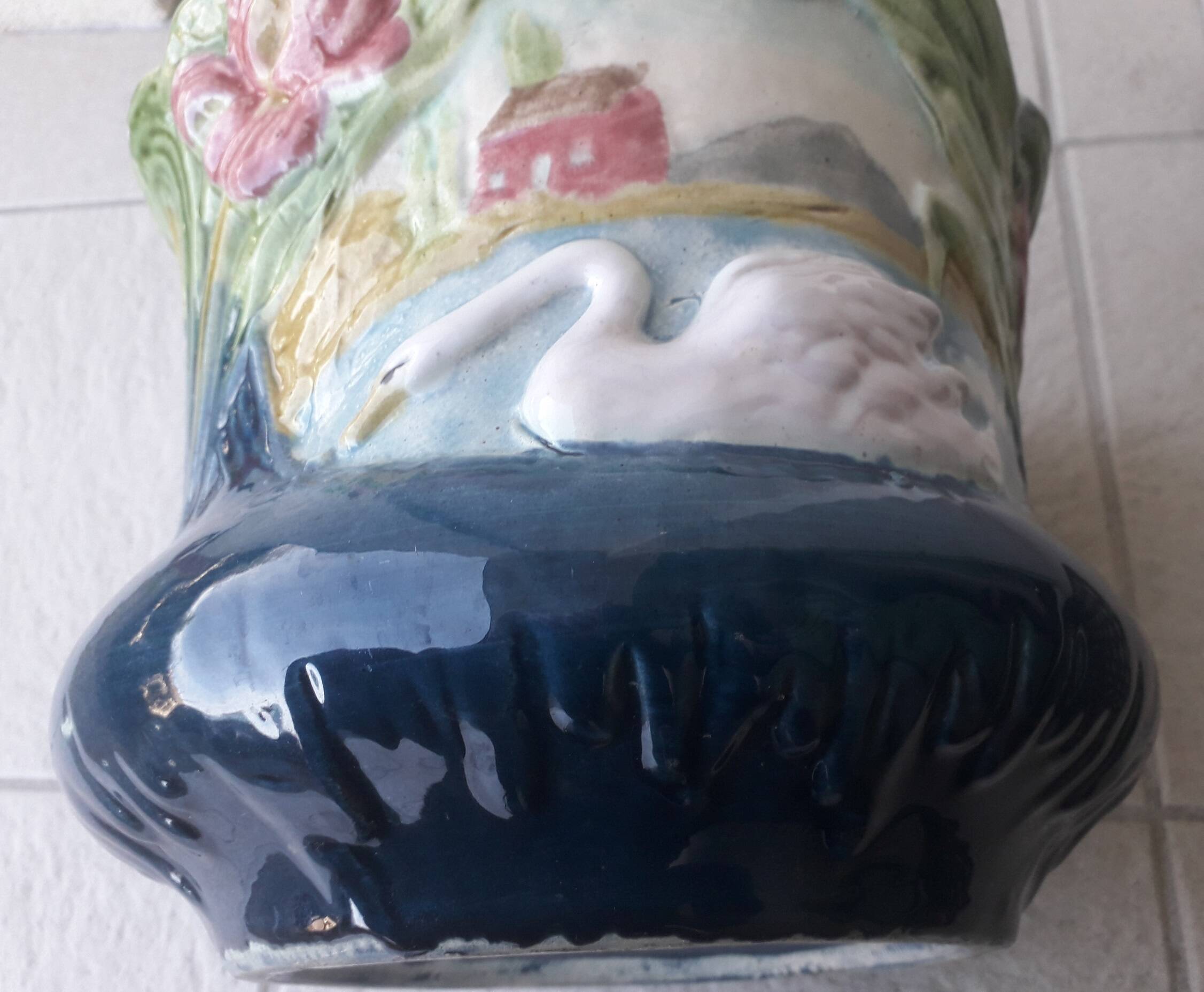 Earthenware cache-pot