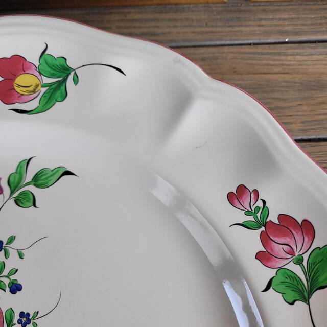 Large round dish KG Lunéville Reverbère, earthenware from the East, floral decoration.