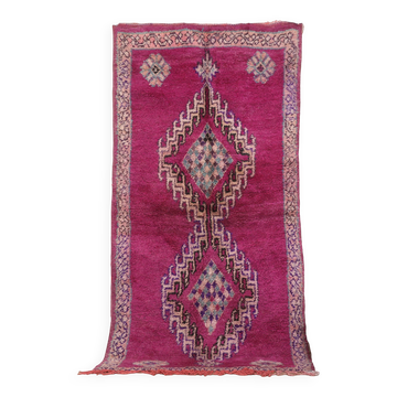 Tapis marocain vintage violet 116 x 234 cm, tapis en laine berbère fait main, ancien tapis