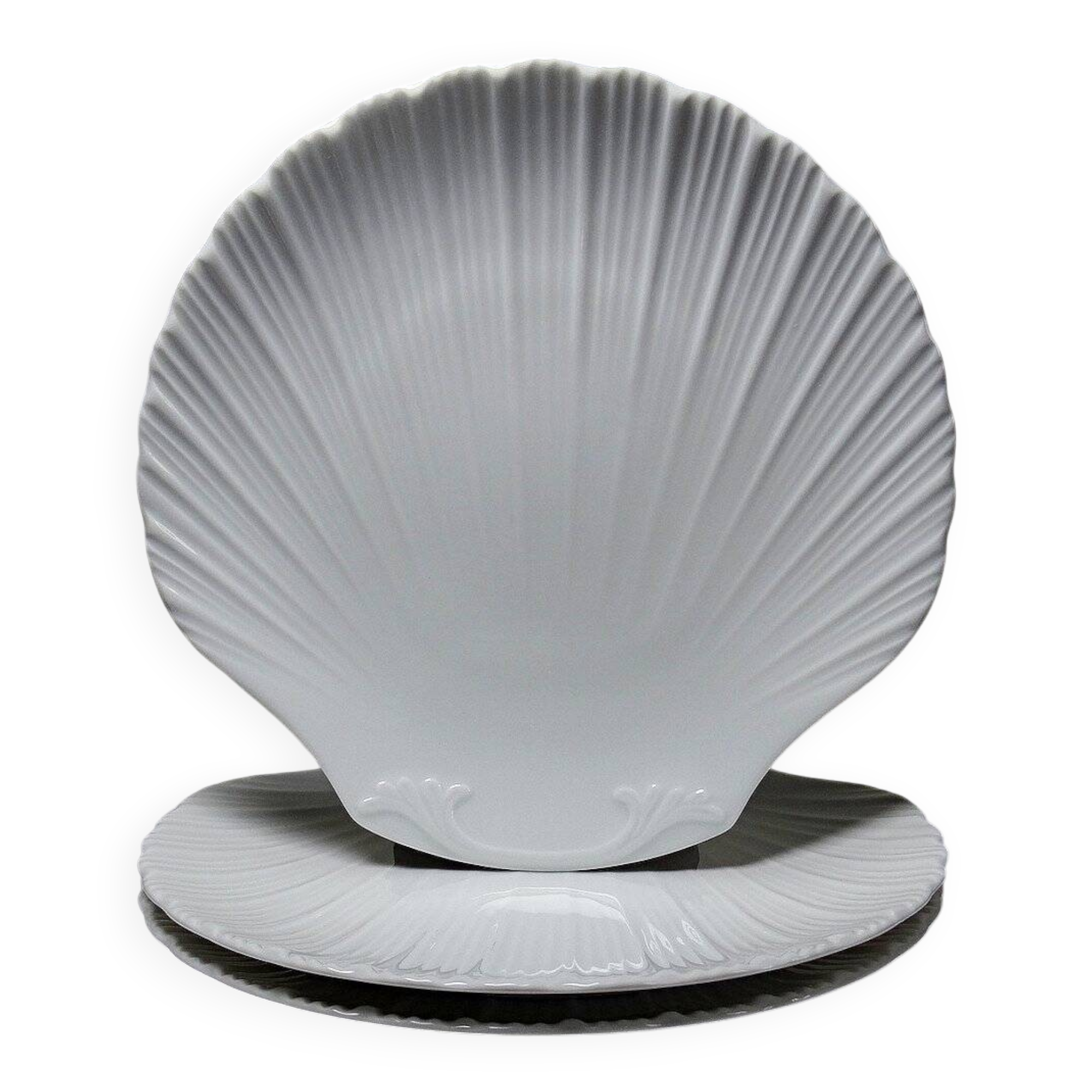 3 vintage flat plates with scallop shells, fine Limoges porcelain