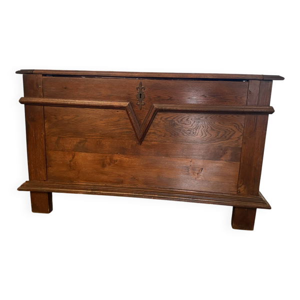 Coffre ancien en bois massif
