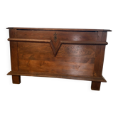 Coffre ancien en bois massif