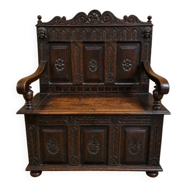 Banc coffre en bois richement sculpté – Style Renaissance – XIXe siècle