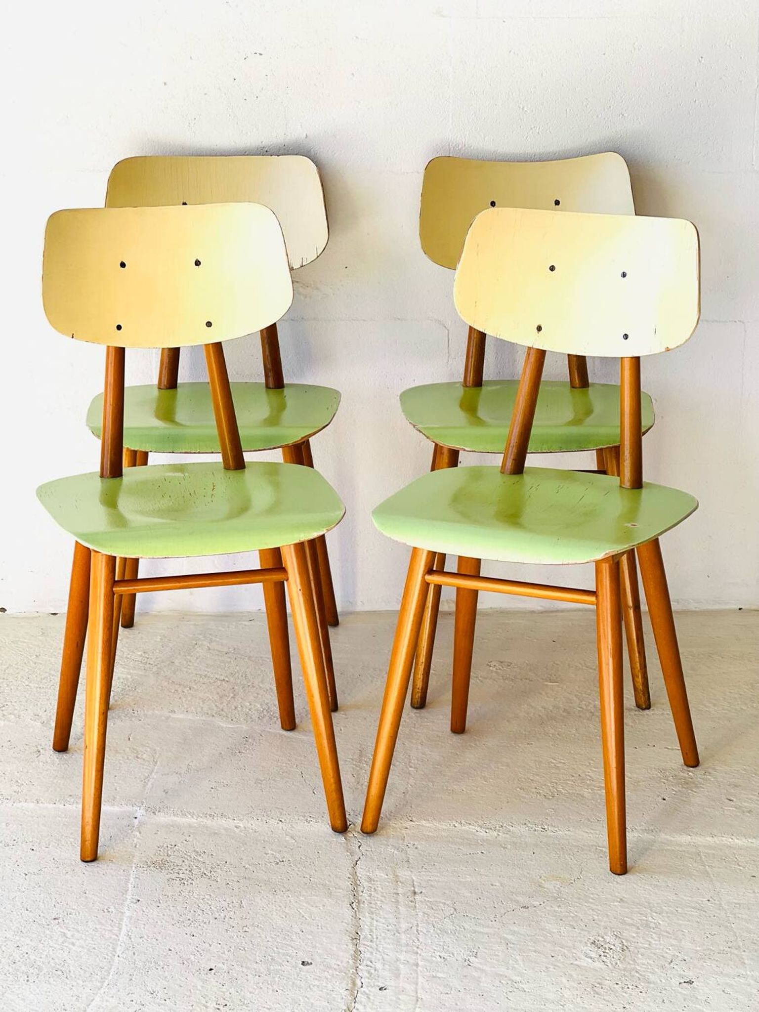 Chaises de salle à manger par TON, ensemble de 4