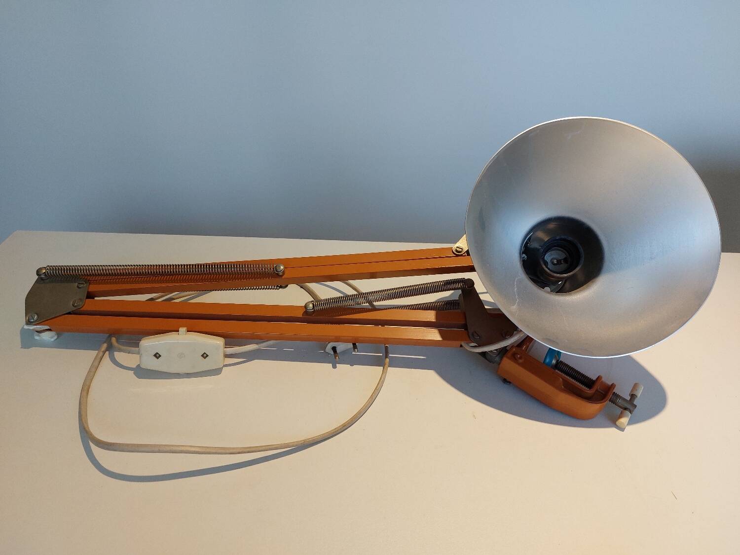 Articulated industrial workshop lamp
