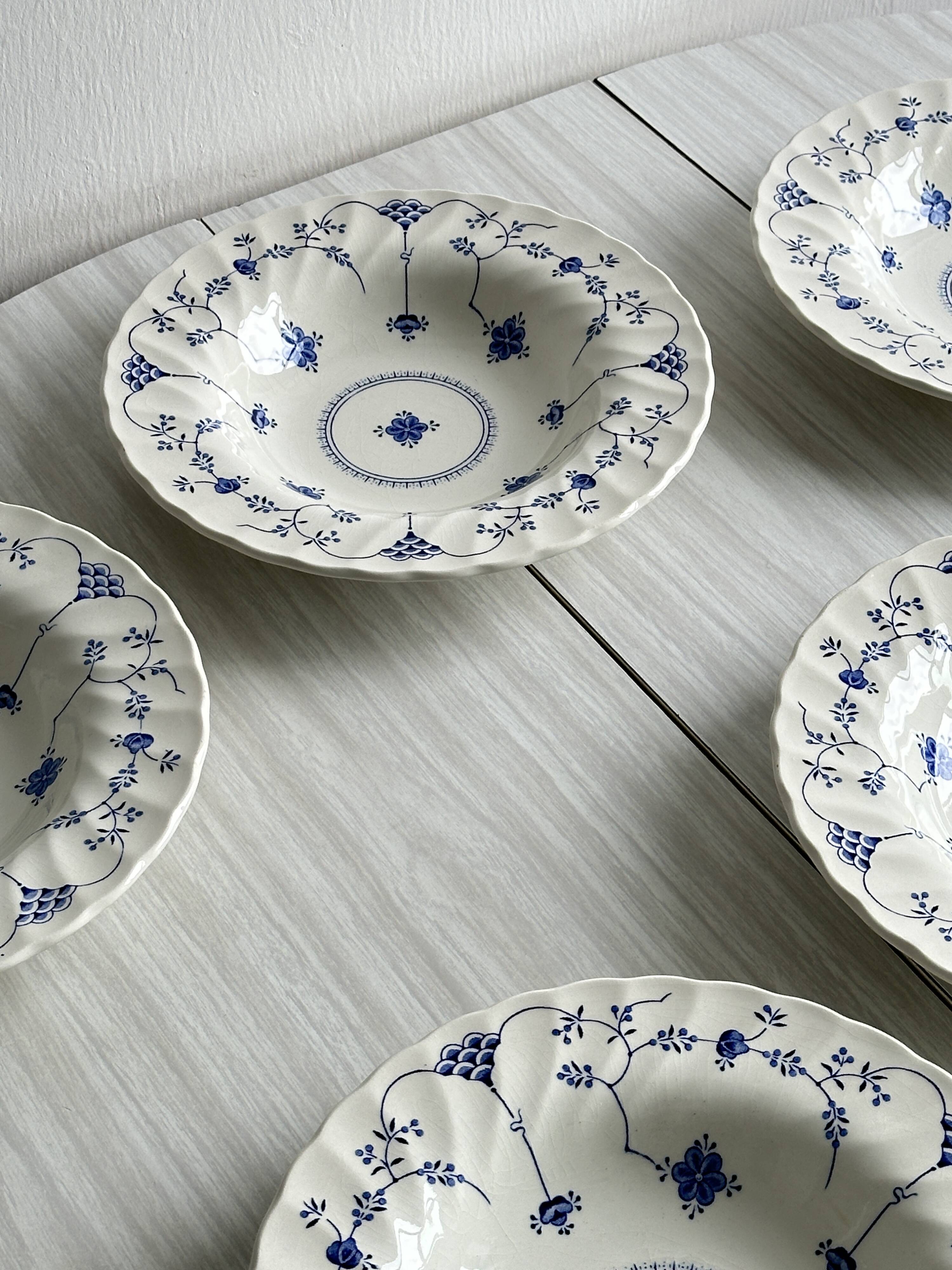 6 Myott plates in English porcelain