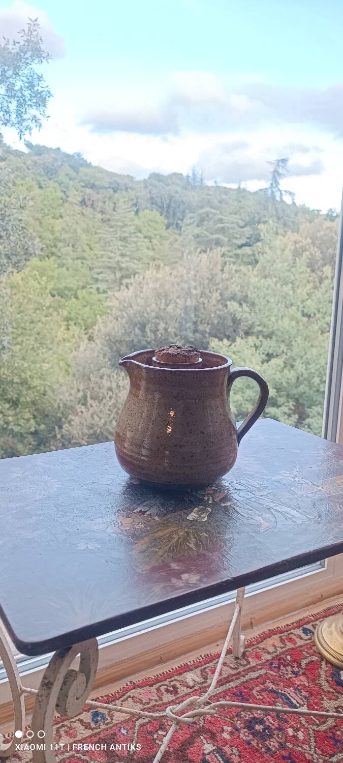 Pichet rafraîchissant, cruche en grès pyrité vernissé.