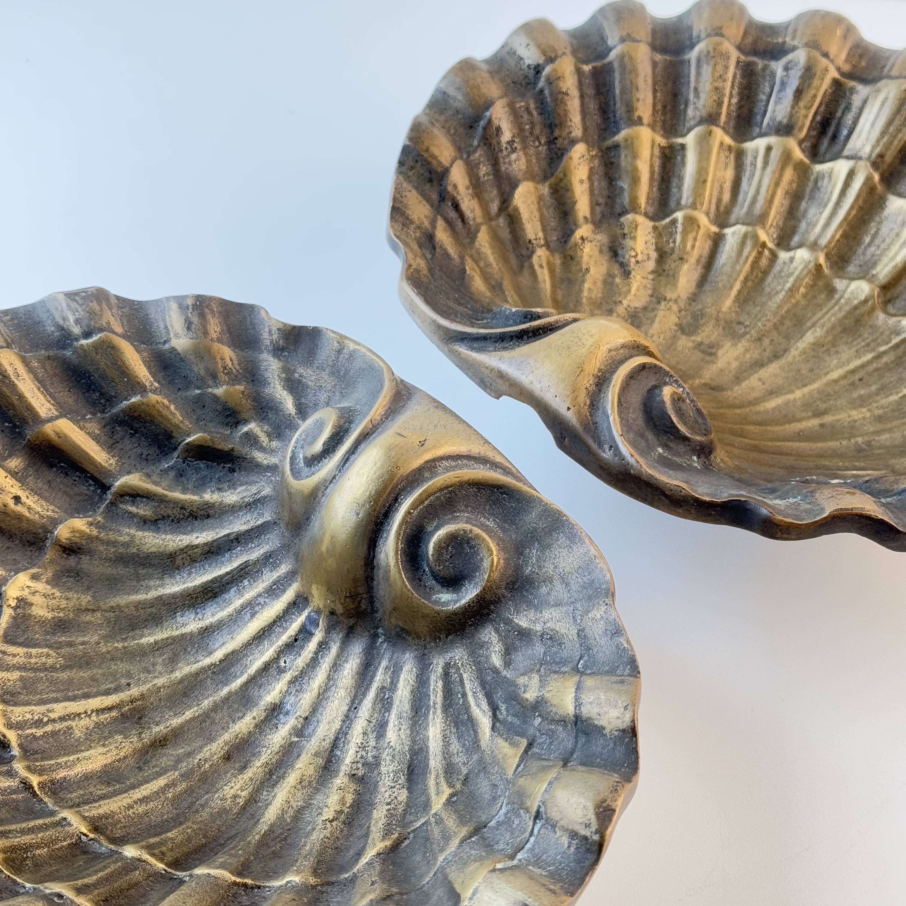 Austrian Secessionist Brass Vide-Poche Bowls, Set of 2, Early 20th Century.