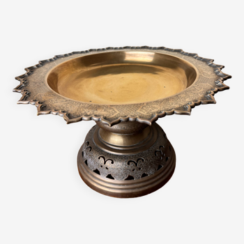 Grande Coupe en bronze et laiton doré reposant sur piédouche ajouré finement ciselé époque fin XIXem