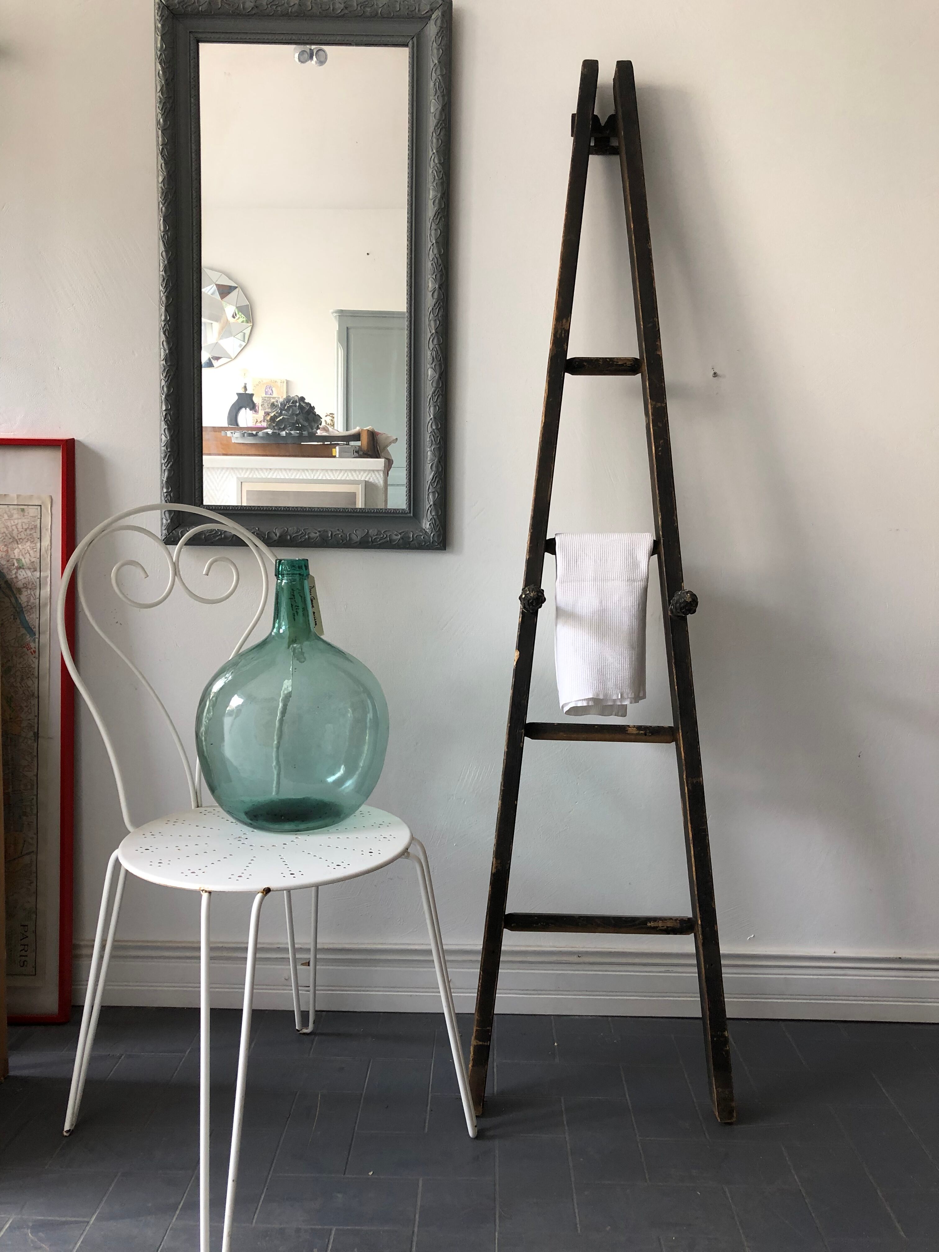 Old stepladder to be fixed to the wall