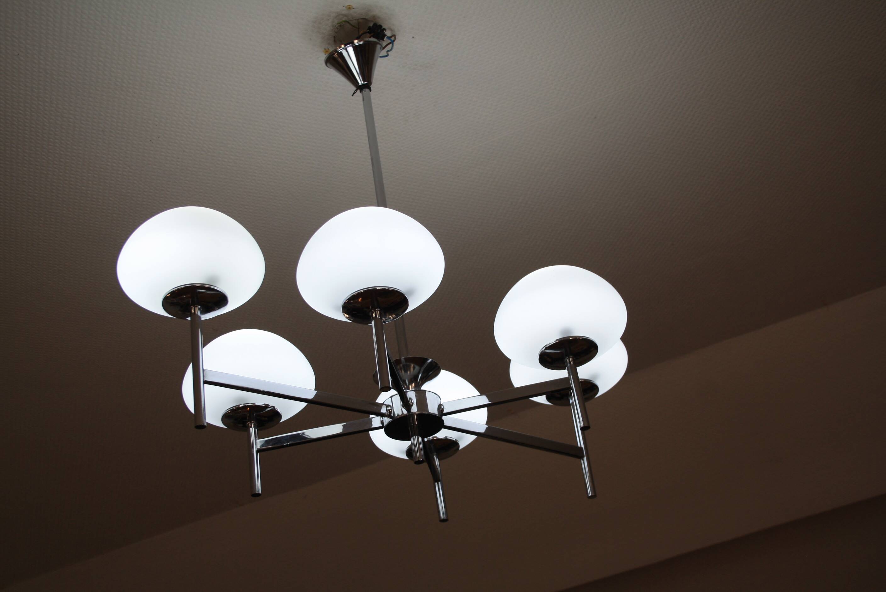 Lustre Gaetano Sciolari metal chromé et opalines