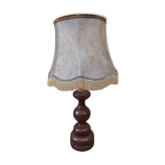 Lampe vintage en bois et abat jour à franges