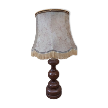 Lampe vintage en bois et abat jour à franges