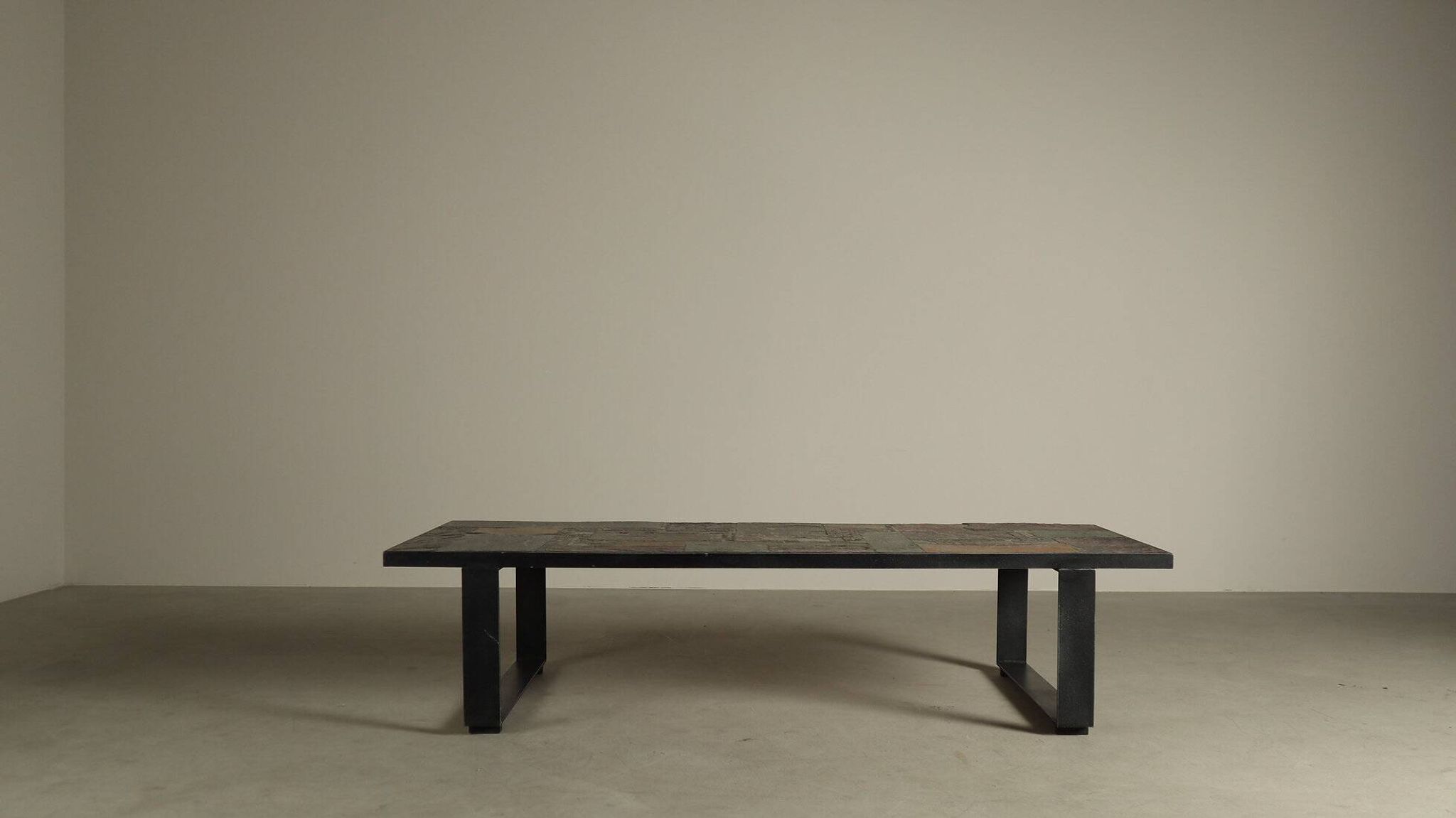 Table basse postmoderne par Pia Manu, Belgique