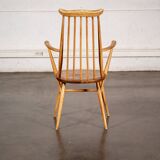 Set of 2 Windsor chairs with armrests.