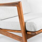 Fauteuil scandinave restauré avec repos-pieds, icône des années 60, tissu marron, teck