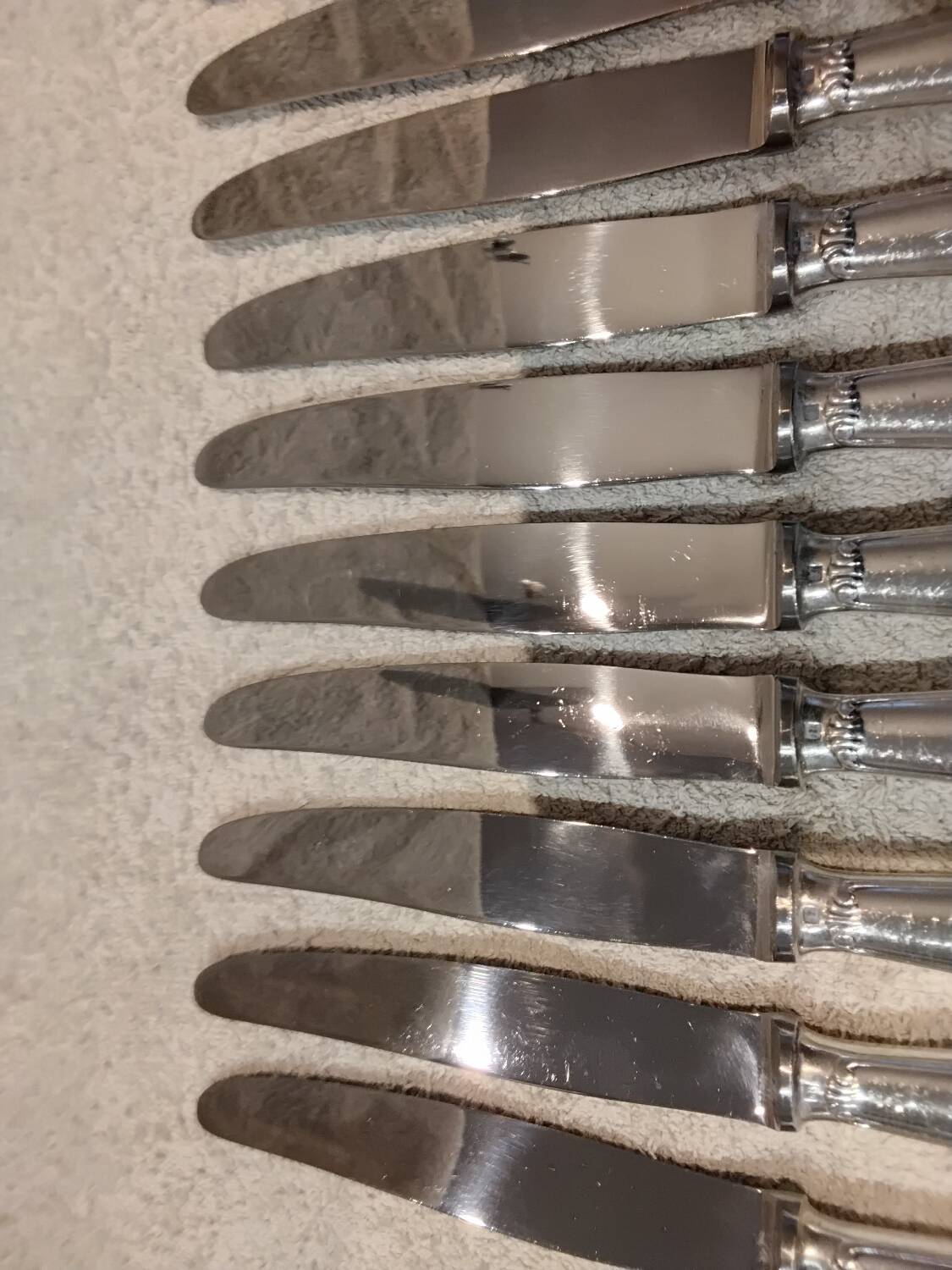 12 silver plated dessert knives, Christofle Vendome, 19.7cm
