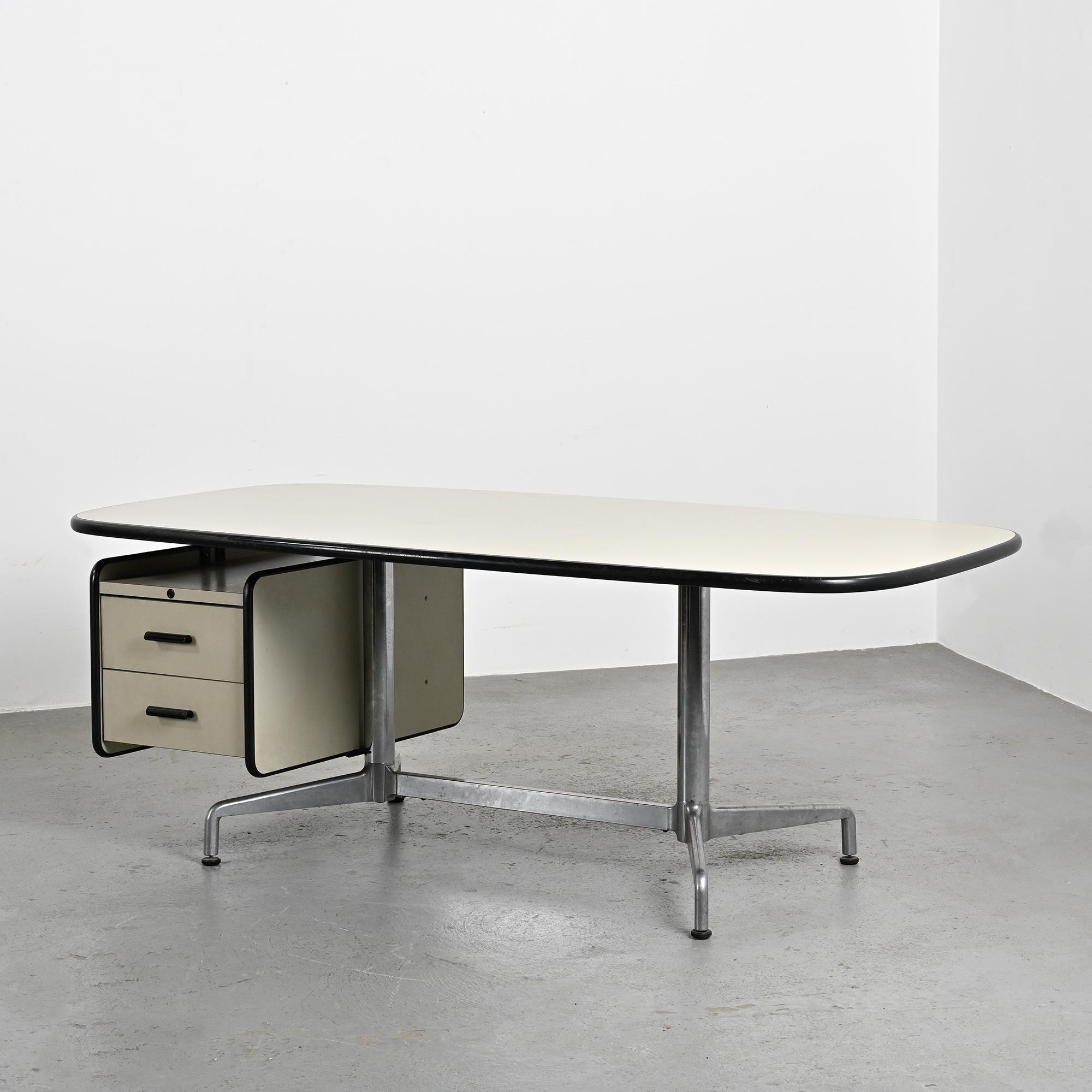 Desk by Giancarlo Piretti for Castelli, Italy, circa 1970.