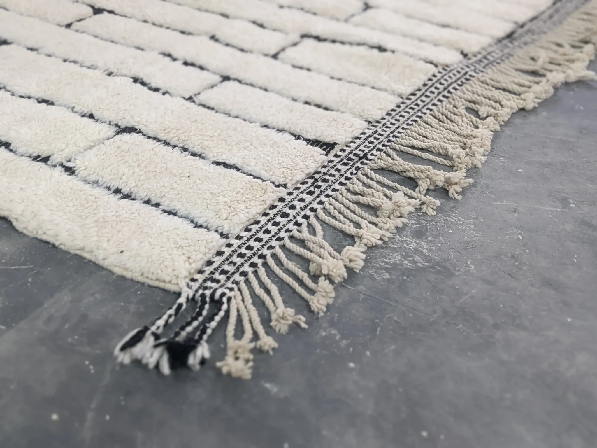 Large Beni Ouarain rug, 285 x 215 cm || 9.35 x 7.05 feet, G-339