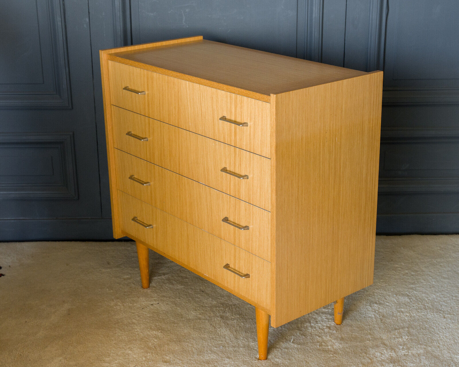 Light wood chest of drawers 4 drawers 1960 Spindle legs