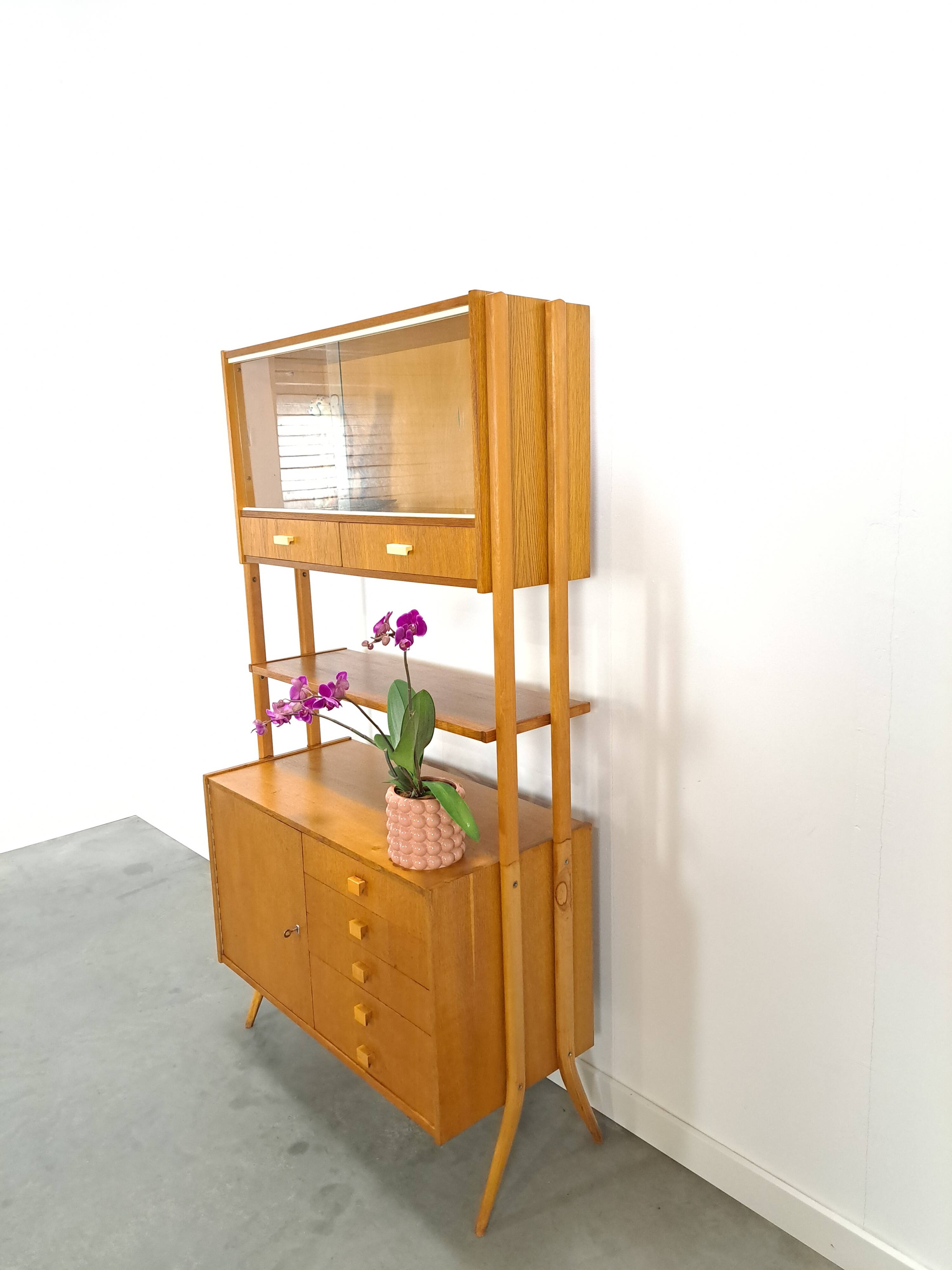 Design Frantisek Jirak vitrinekast met lades