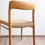 Paire de chaises de salle à manger modèle 75 par Niels O. Møller en chêne