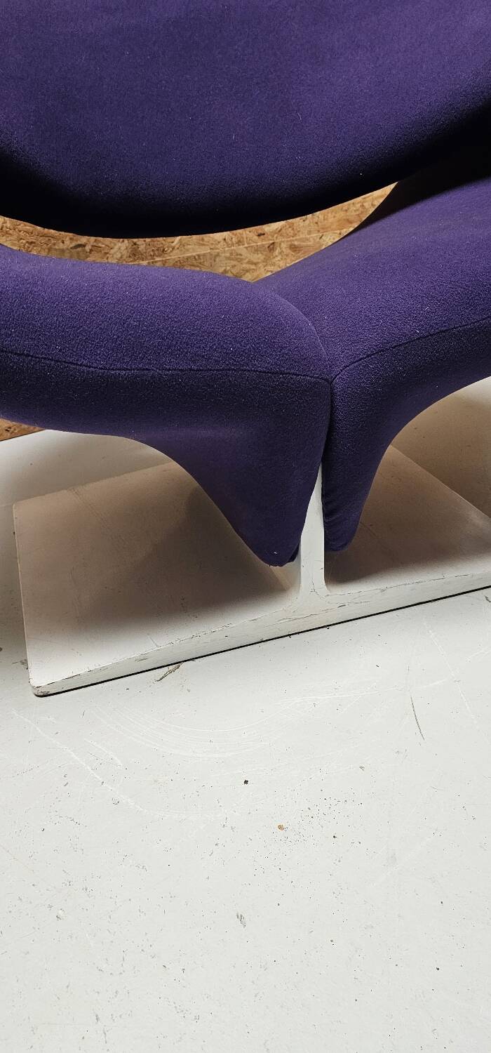 Artifort Ribbon chair designed by Pierre Paulin in 1960.