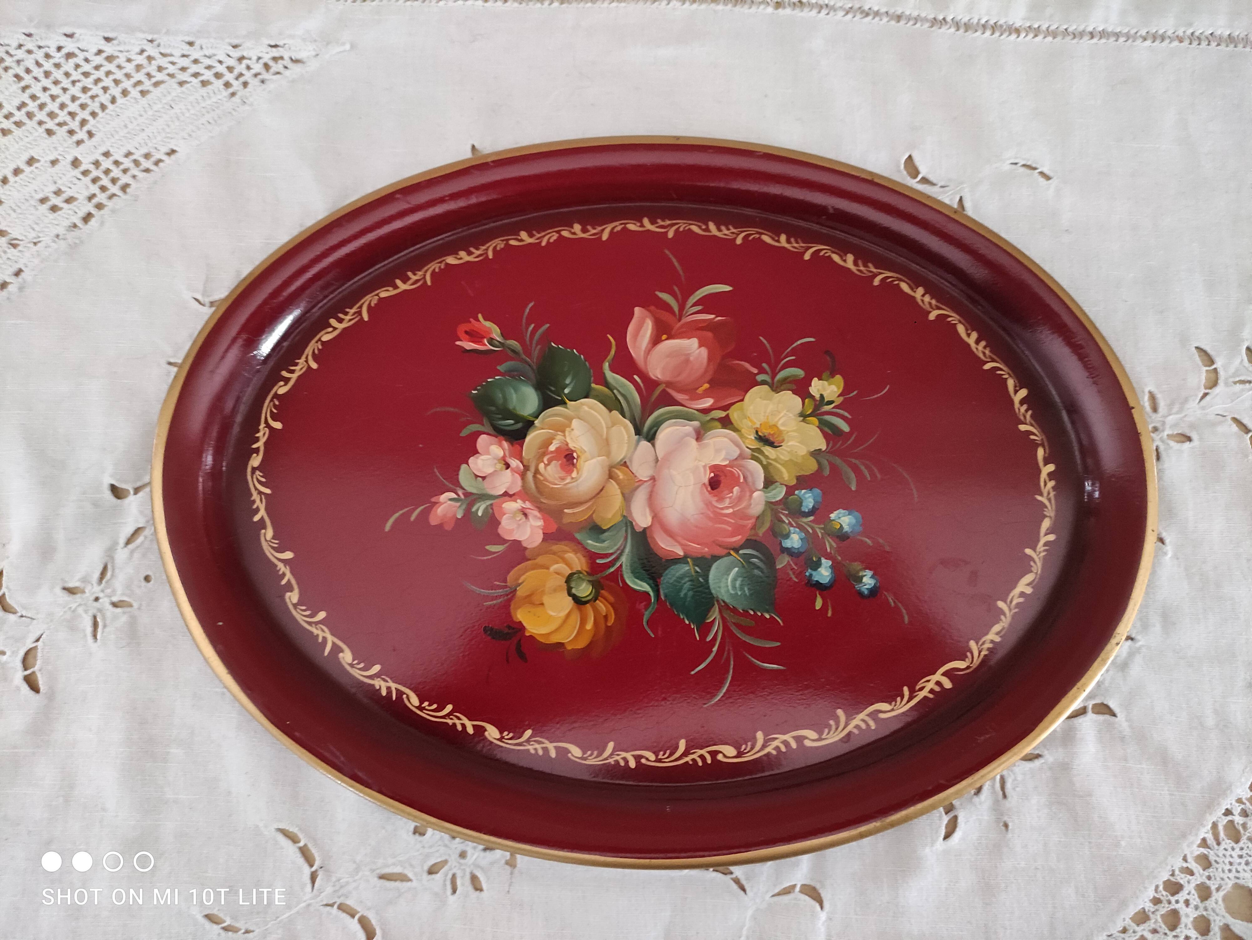 Russian plate in painted sheet metal burgundy old pink decoration and golden frieze