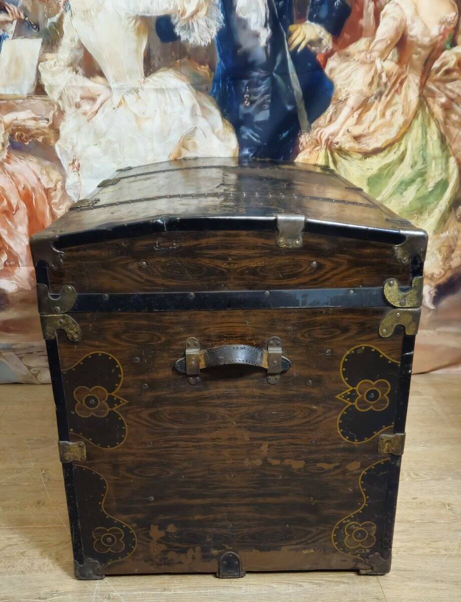 Malle de voyage en métal en faux semblant de bois décoré –époque Napol