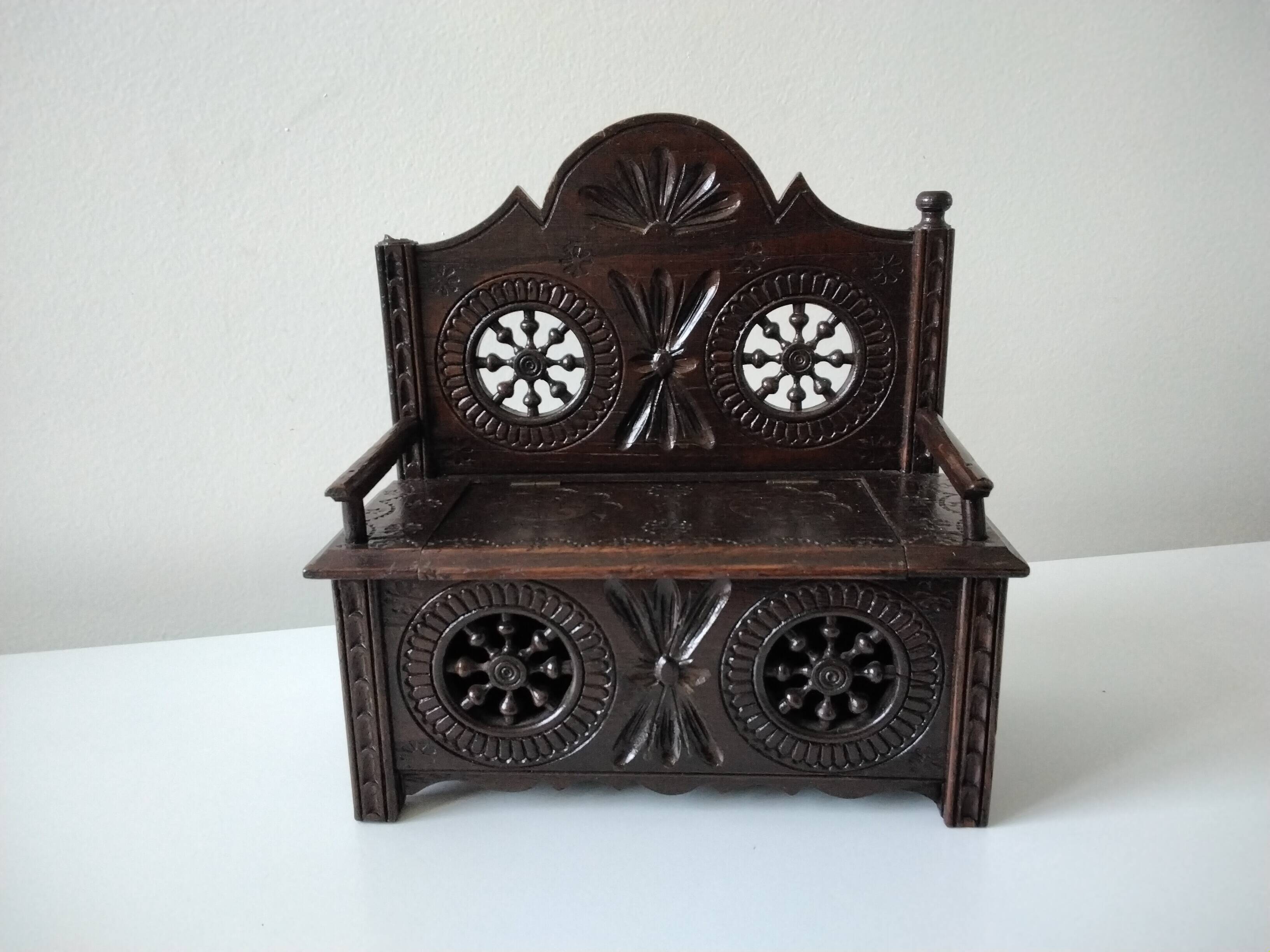 Miniature Breton chest bench