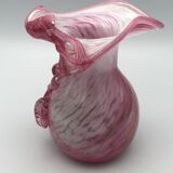 Vase en verre soufflé main nuance rose à décor sculptural de feuilles