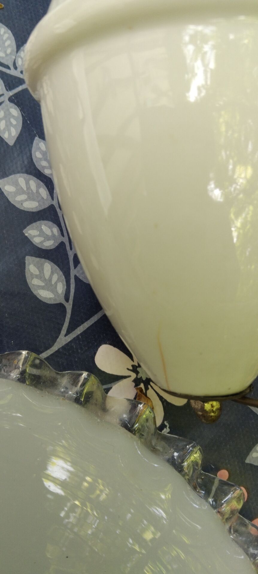 Vintage suspension, raised and lowered opaline porcelain.