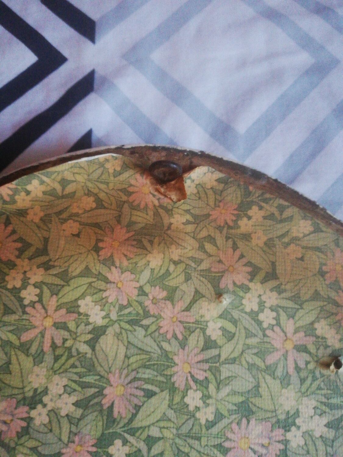 Romantic oval mirror