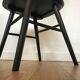 Chaise en bois noire