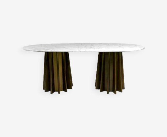 Table ovale en marbre et laiton
