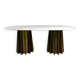 Table ovale en marbre et laiton