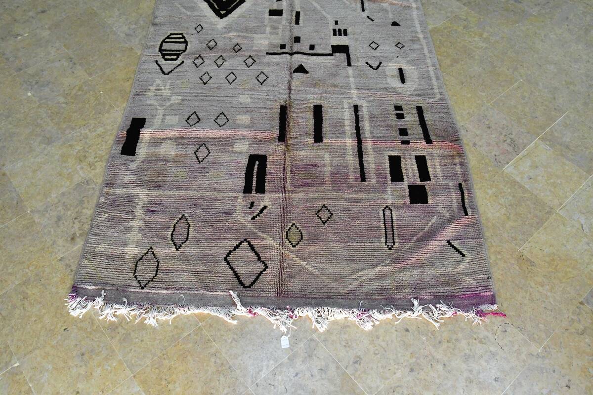 Moroccan Berber Boujaad rug 243 cm x 163 cm