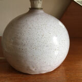 Ceramic table lamp and rafia