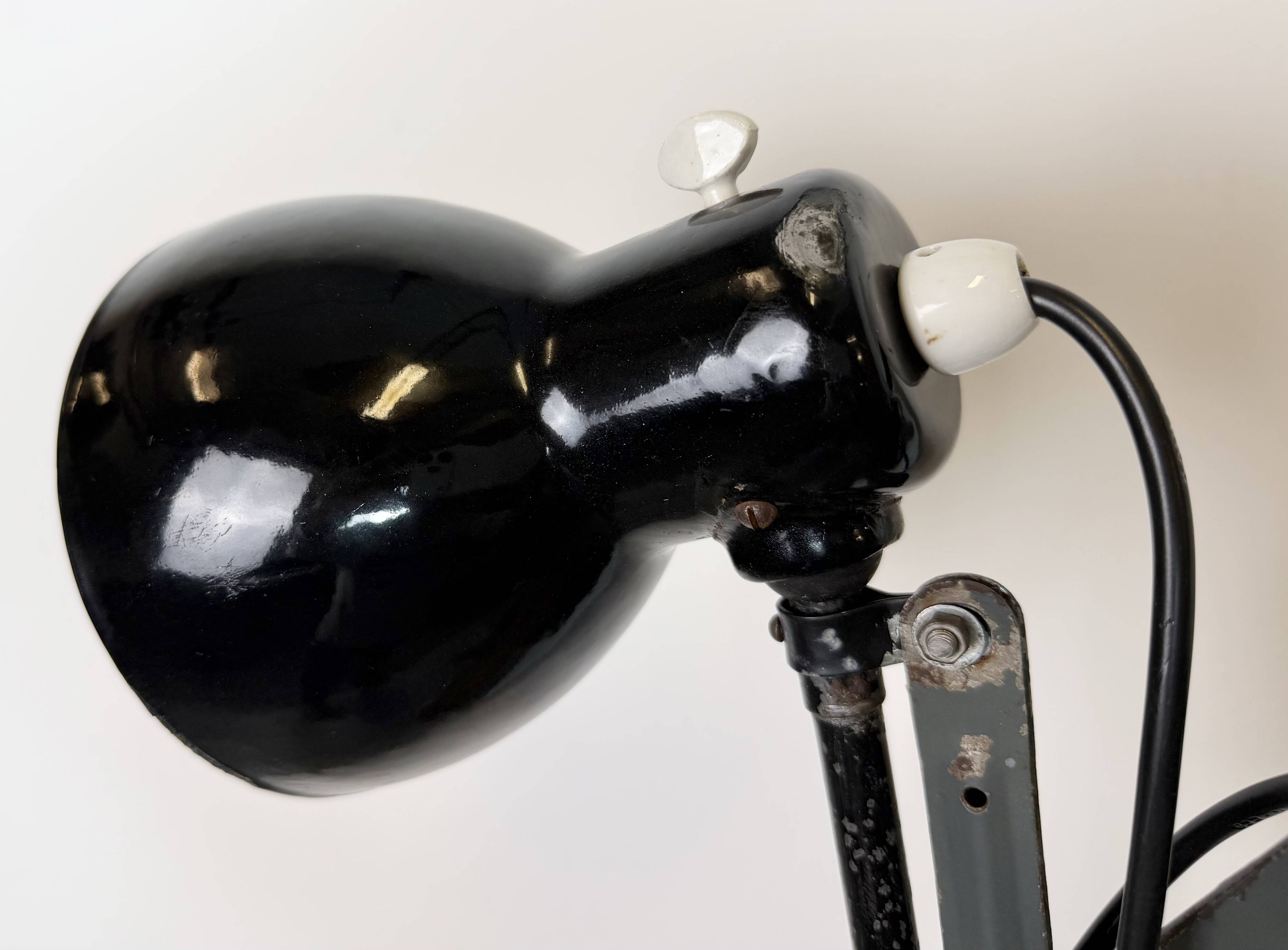 Lampe murale à ciseaux en émail noir industriel, années 1950