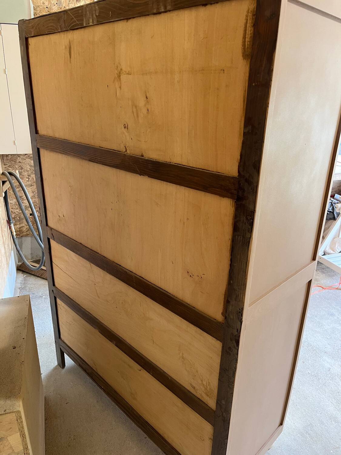 Parisian wardrobe with compass feet