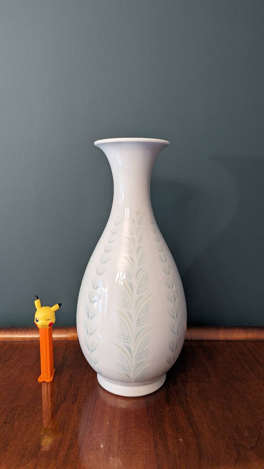 Japanese porcelain vase