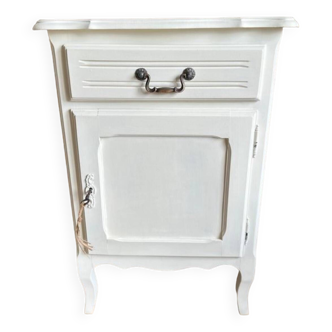 Buffet peint en couleur crème, style Régence