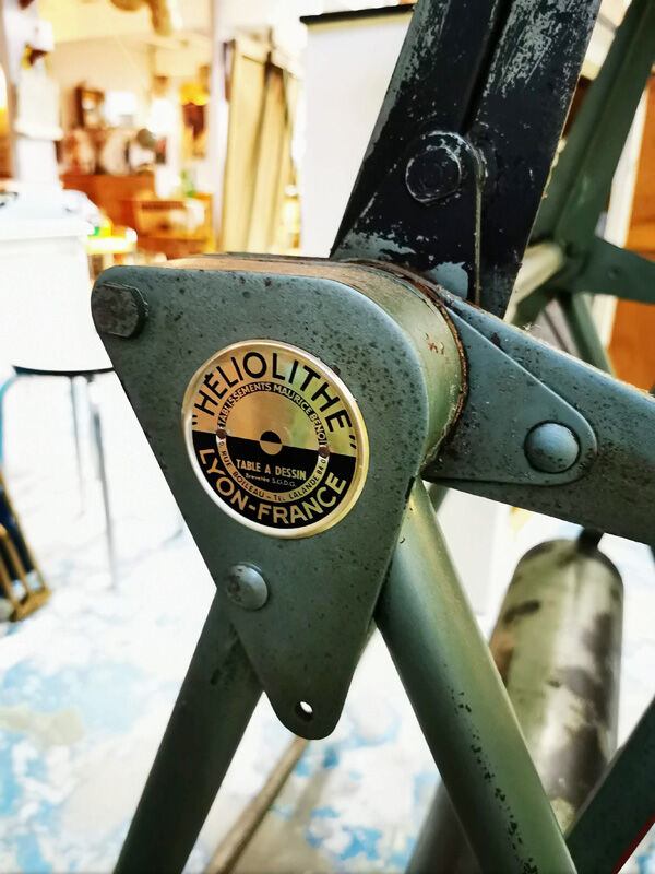 Heliolithe architect's table