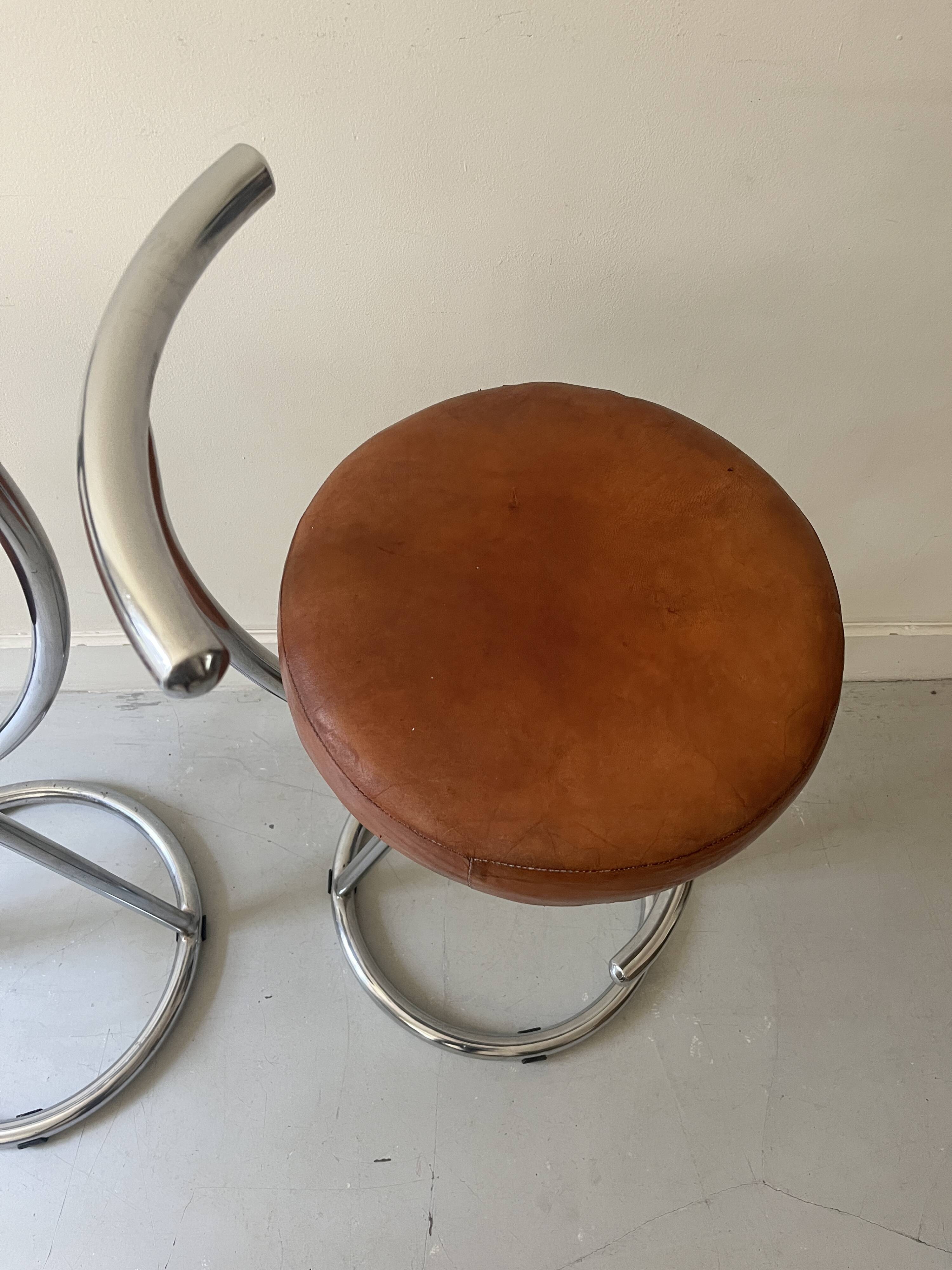 Bar stools in tubular chrome and tan leather, 1970s