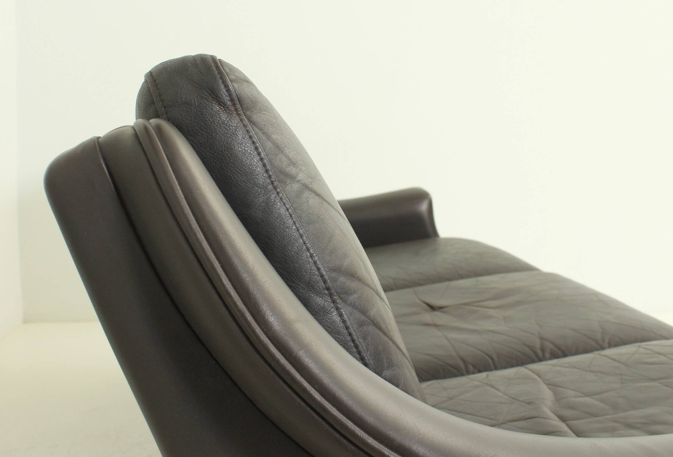 Canapé trois places Aage Christiansen en cuir marron foncé, 1960's