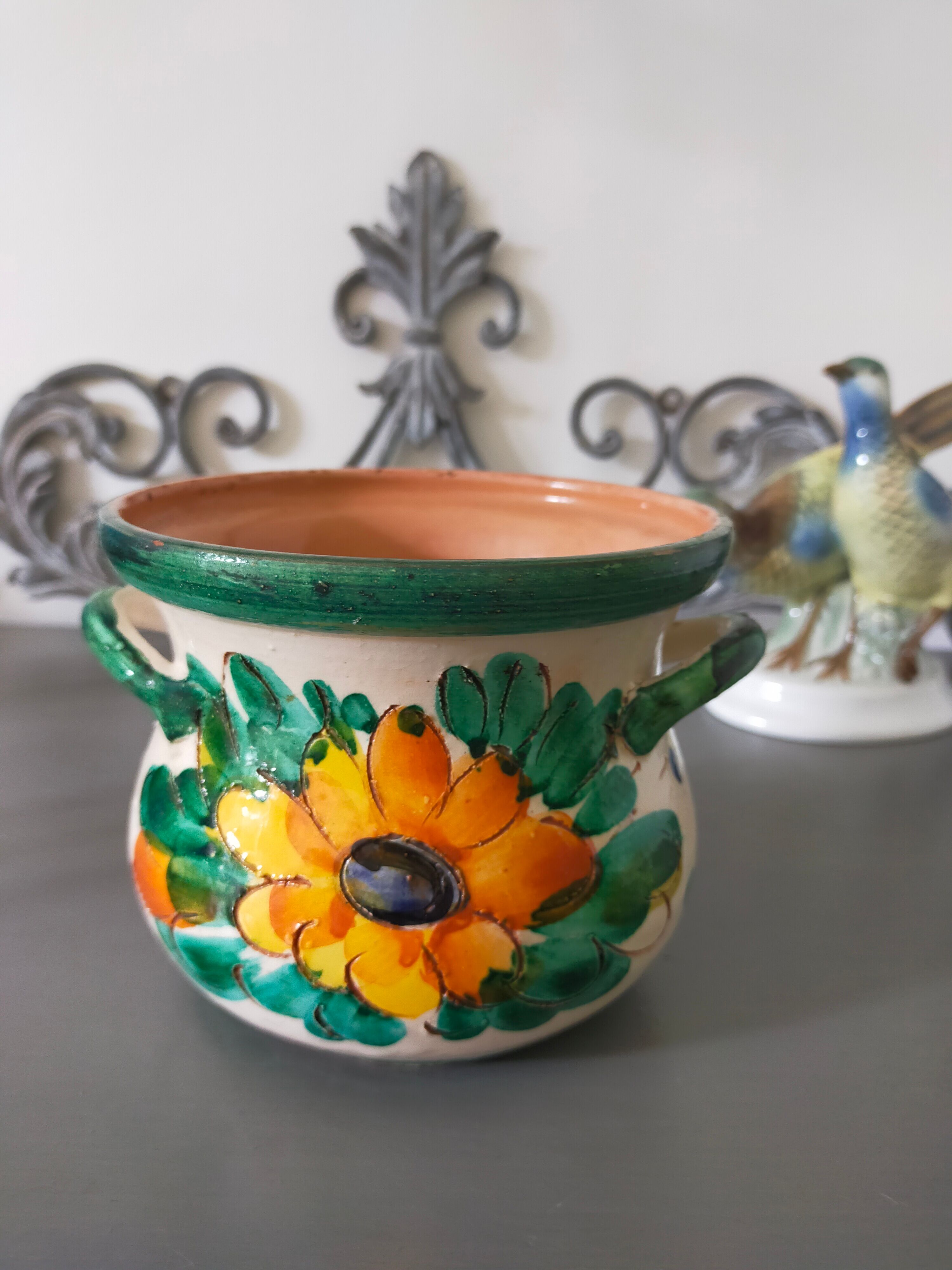 Cache pot en terre cuite Sgraffito années 60