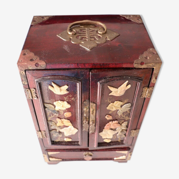 Chinese jewelry box in carved wood and inlaid stones 19th