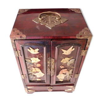 Chinese jewelry box in carved wood and inlaid stones 19th